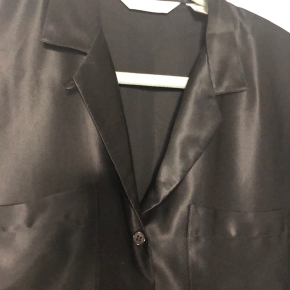 Black button down blouse. - Picture 4 of 5